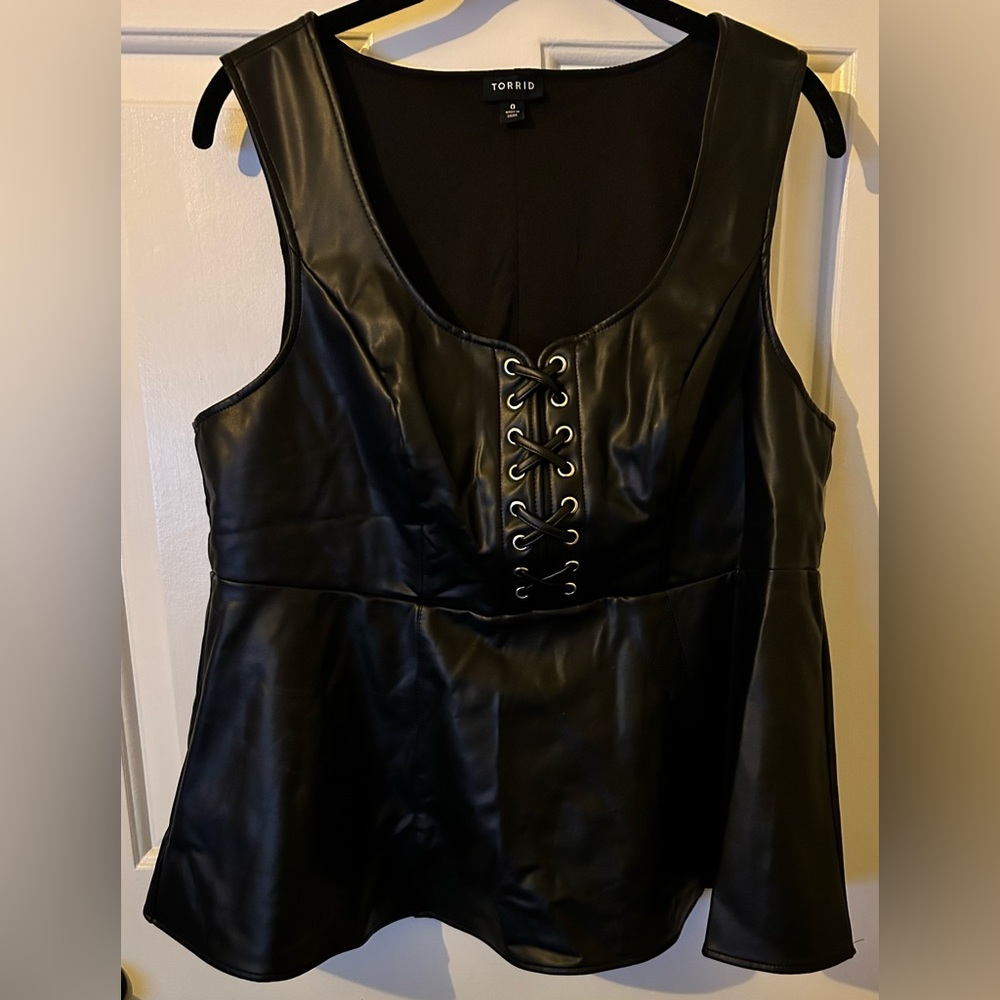 Torrid 0 sexy black pleather peplum top